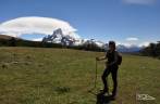 Caminhando na trilha da Loma del Pliegue Tumbado, no Parque Nacional Los Glaciares, em El Chaltén, na patagônia argentina